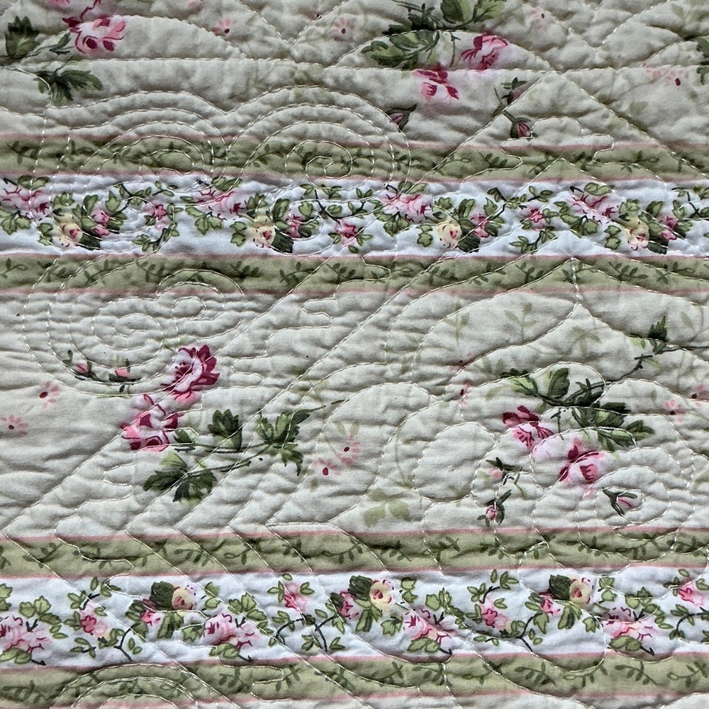 Quilted table runner - Picture 3 of 4